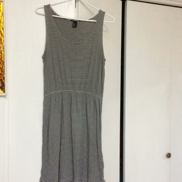 Dress - Picture 4 of 8